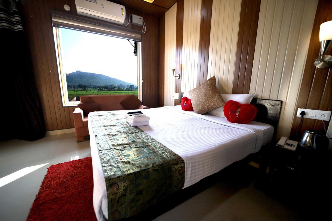 Bundeli Farm Resort & Banquet Orchha Esterno foto