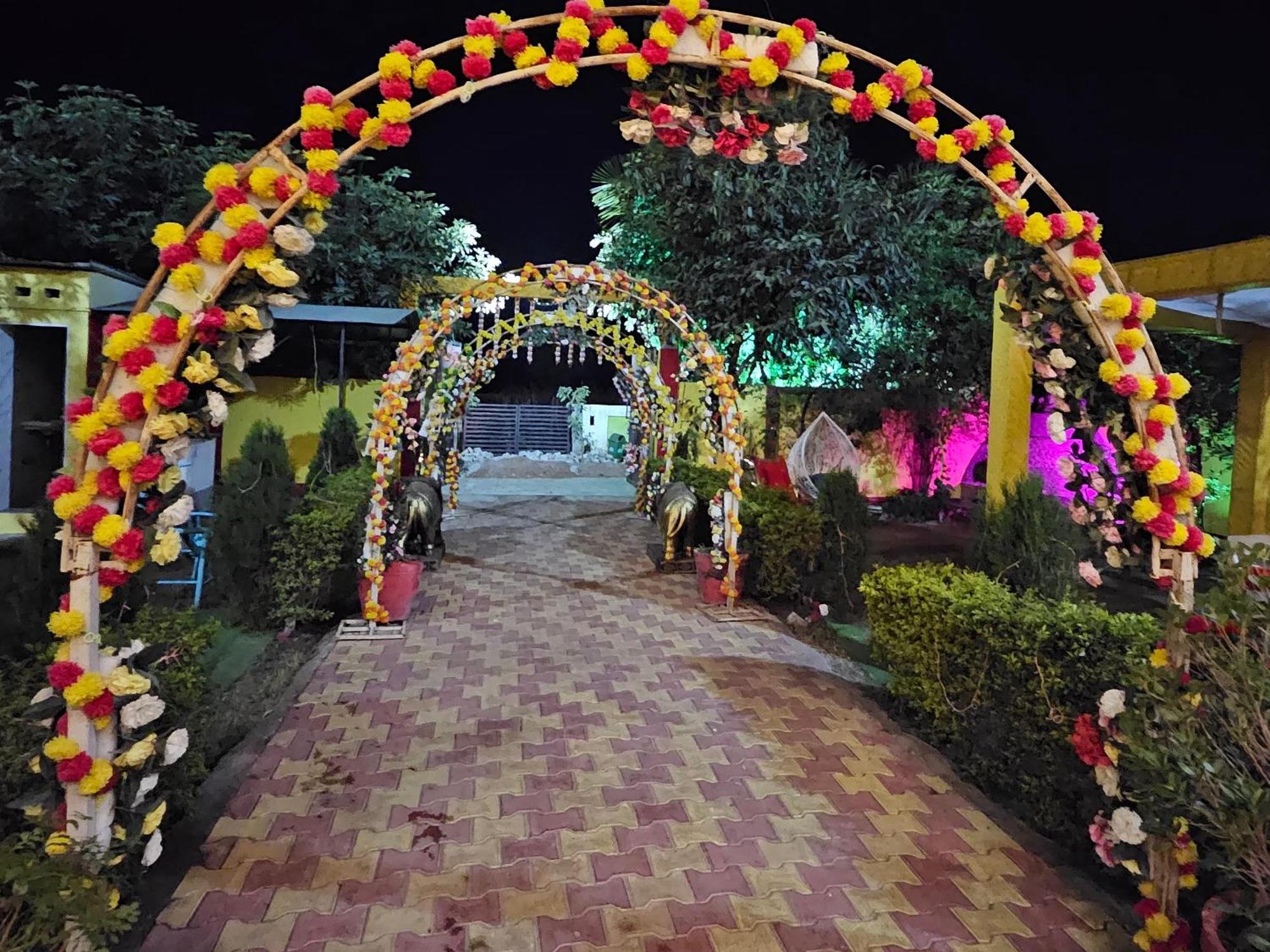 Bundeli Farm Resort & Banquet Orchha Esterno foto